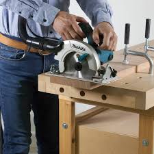 Sierra circular Makita HS7601 de 1200W para cortes precisos en madera